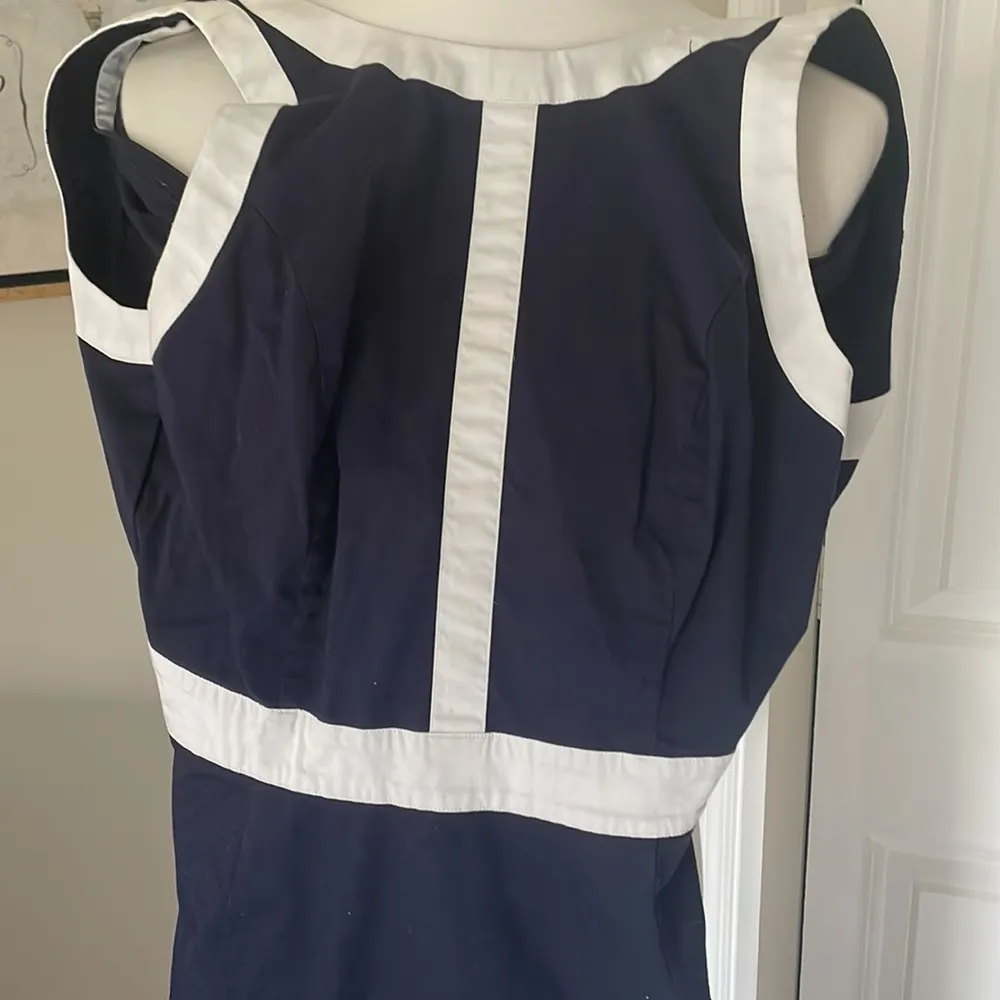 Used / Worn Navy Blue and White Sleeveless Banana Republic Work Dress - Image 2