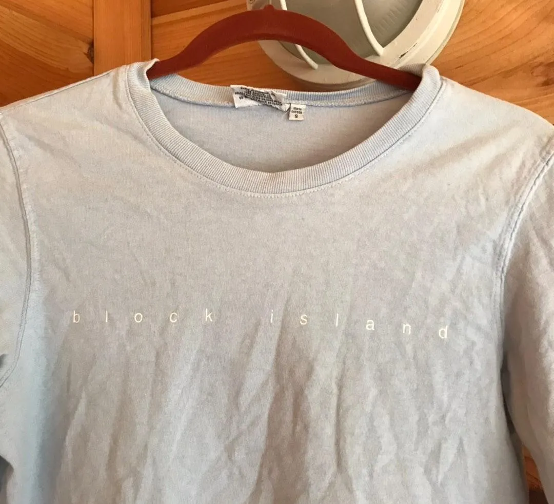 PRICED TO SELL!!! BABY BLUE BLOCK ISLAND BEACHY SPELL-OUT GRAPHIC LONG SLEEVE CROP TOP - Image 6