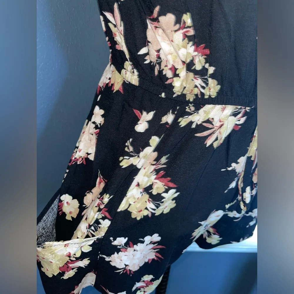 Sweet Wanderer floral romper size small side pocket sleeveless lightweight - Image 3