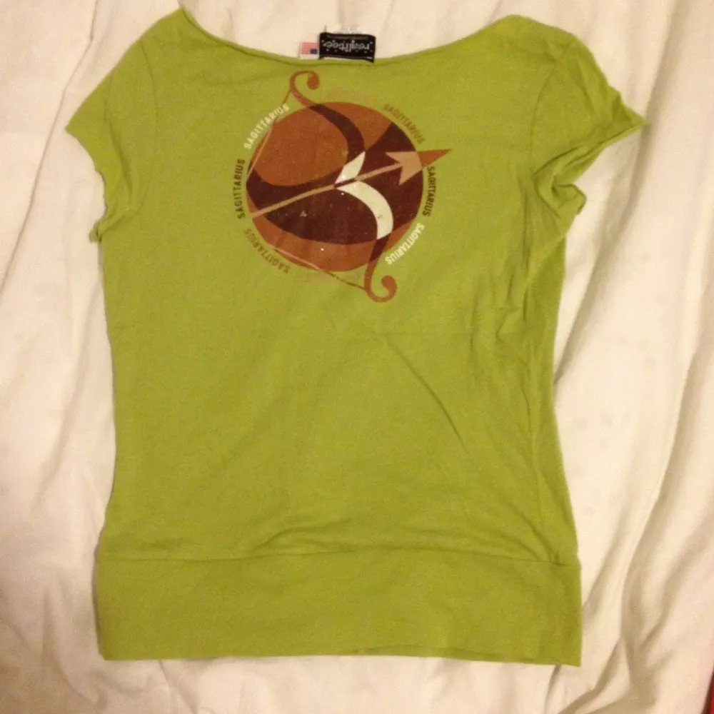 Y2k graphic Horoscope sign tee - Image 2