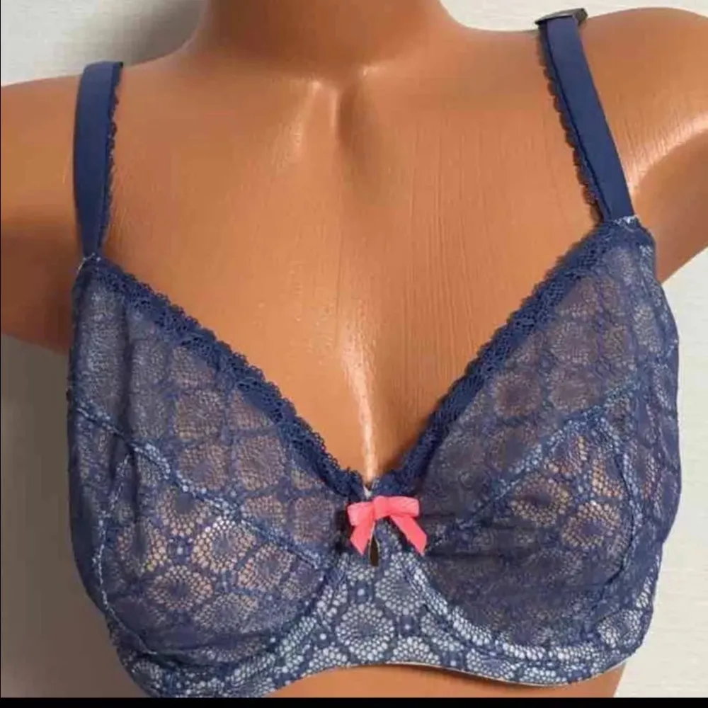 - New - 34D BODY BY VICTORIA SECRET Unlined Demi Bra - Image 2