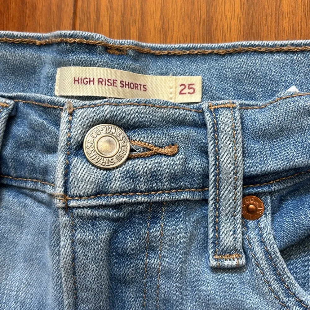 Levi’s Stretchy Denim High Waisted Shorts - Image 2