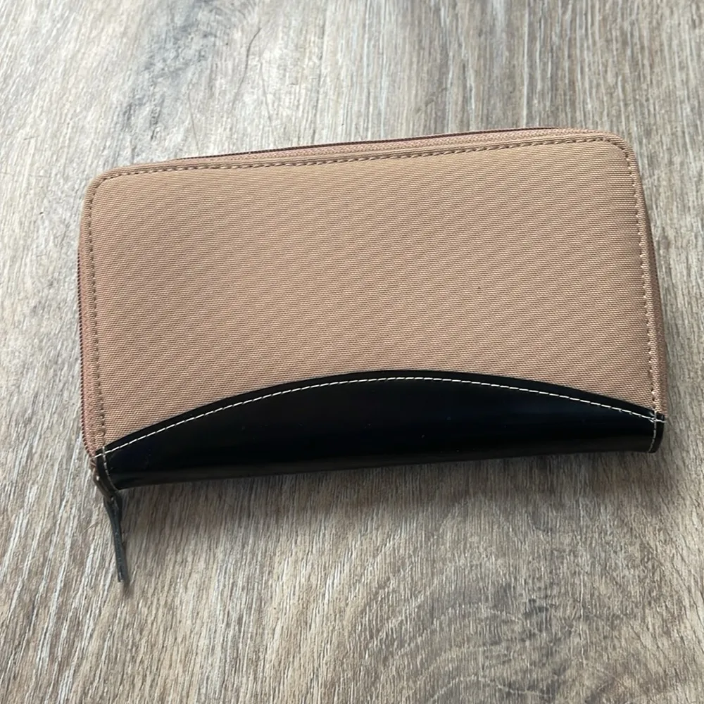 Kate Spade Tan and Black Wallet - Image 11