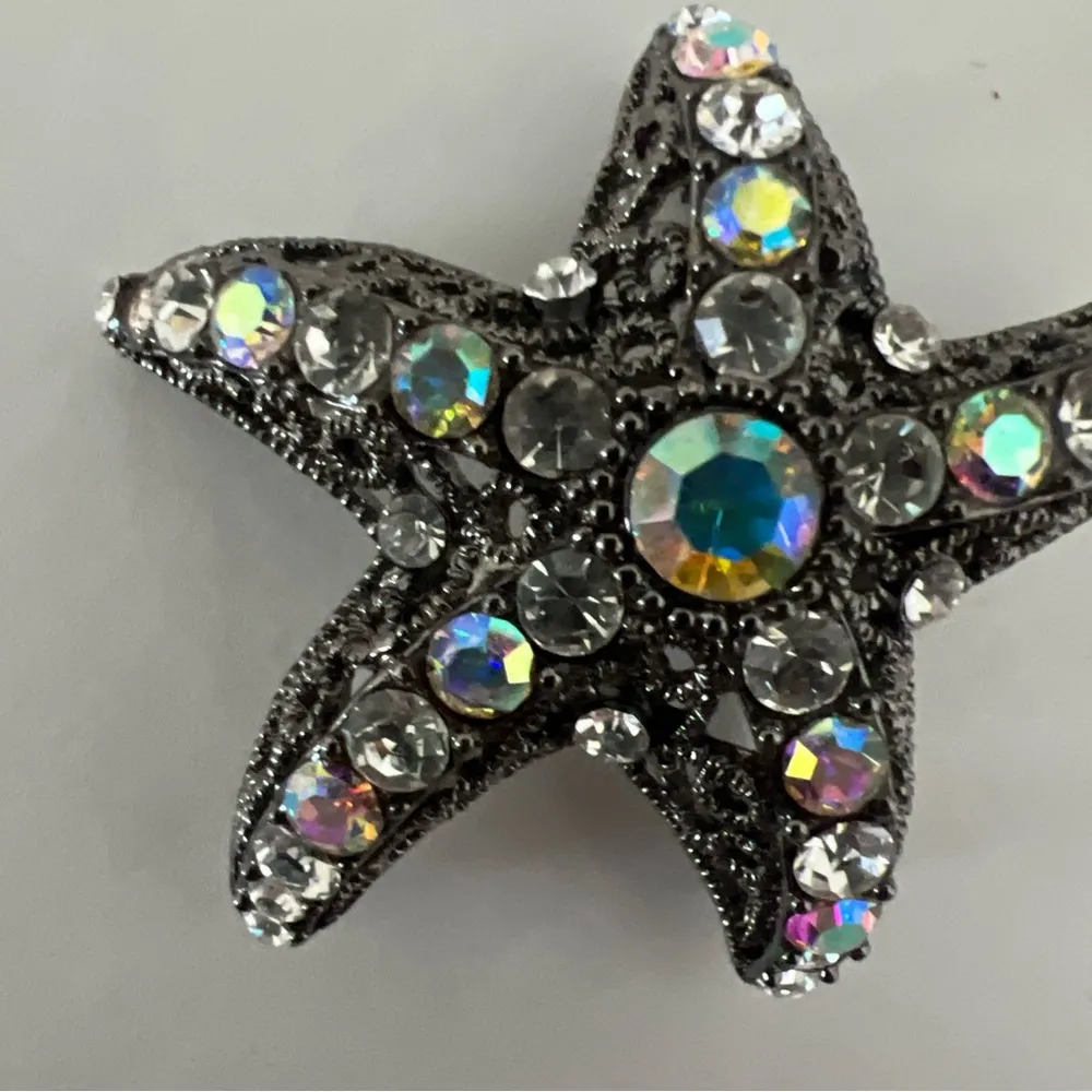 Silver Tone Color Shift Rhinestone Covered Starfish Brooch 2 Inches Gray - Image 4