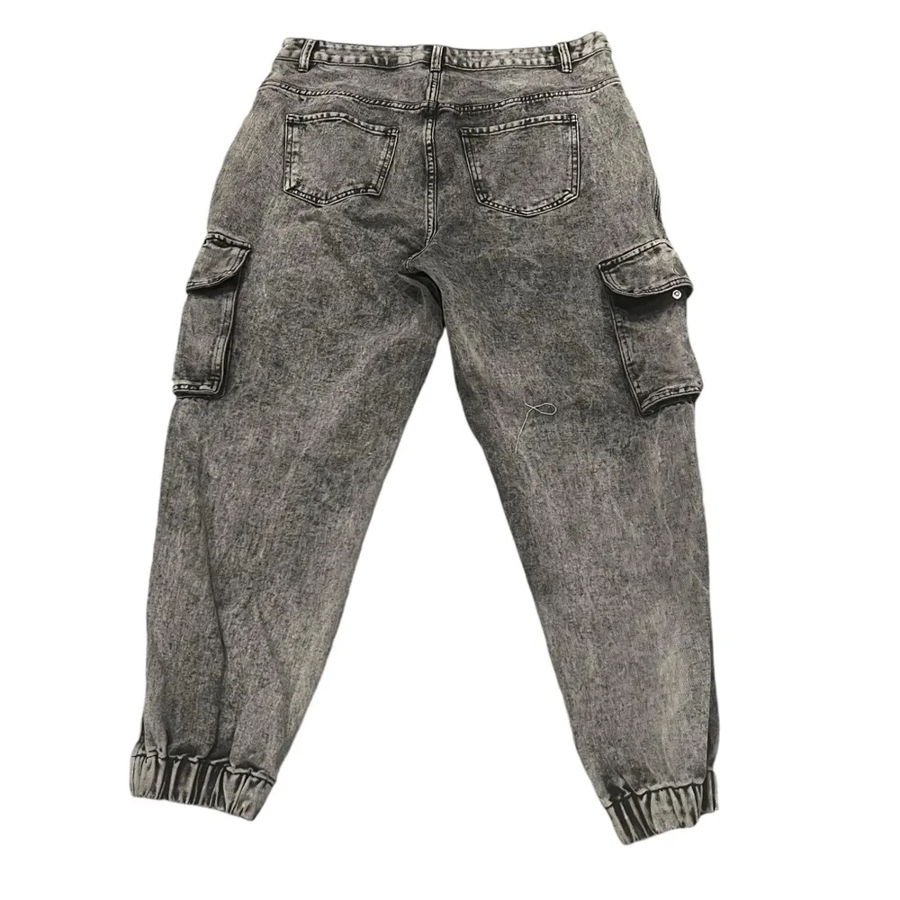 Refuge Denim Gray Acid Wash High Rise Cargo Joggers Sz 13 Metal Snaps - Image 4