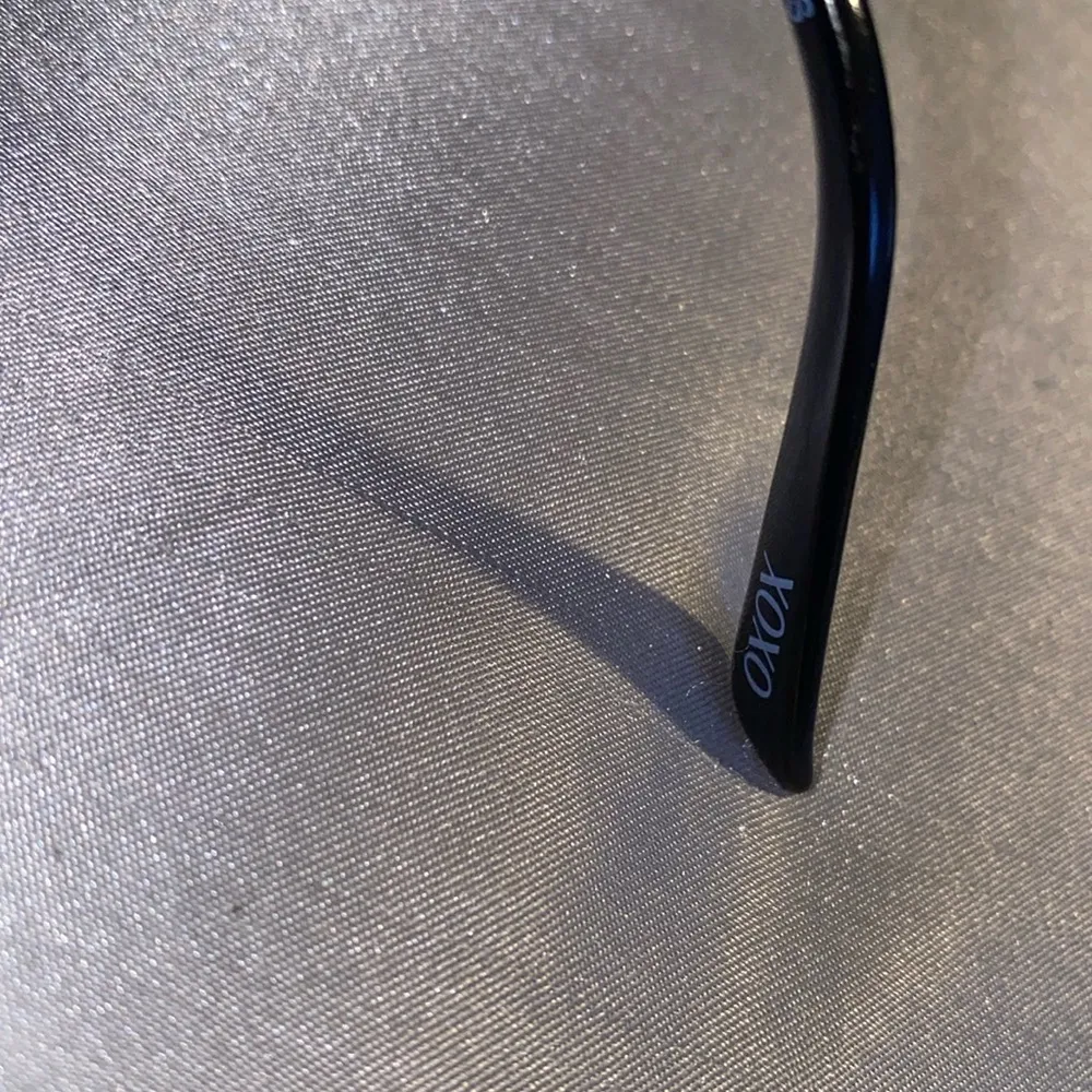Stylish XOXO Black Sunglasses, pre-loved - Image 4
