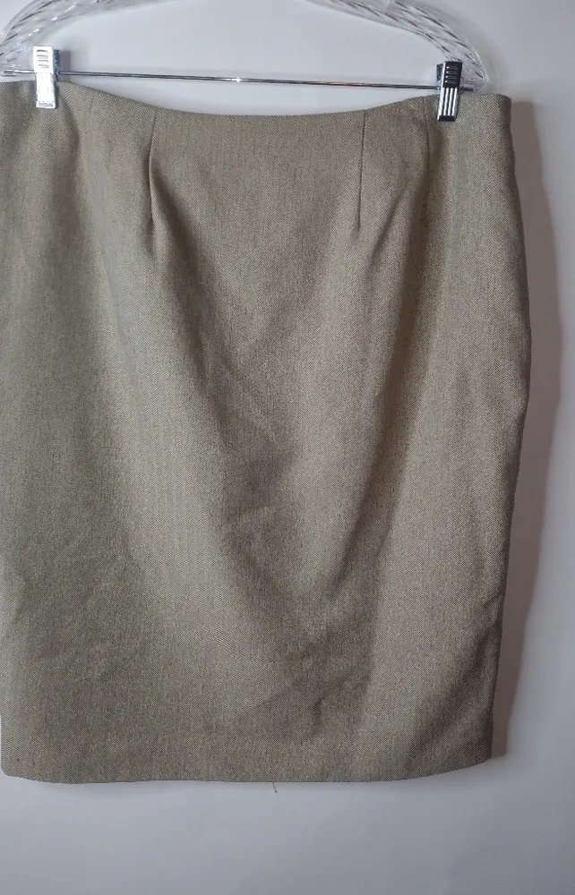 Larry Levine 14W Beige Lined Skirt Suit Plus - Image 2