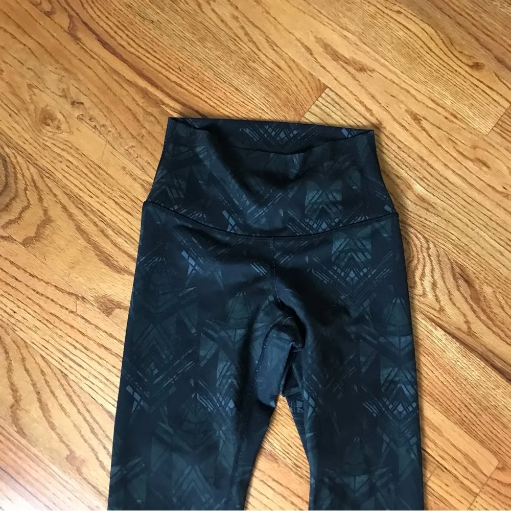 Alo Black/Dark Green Pattern Legging - Image 3