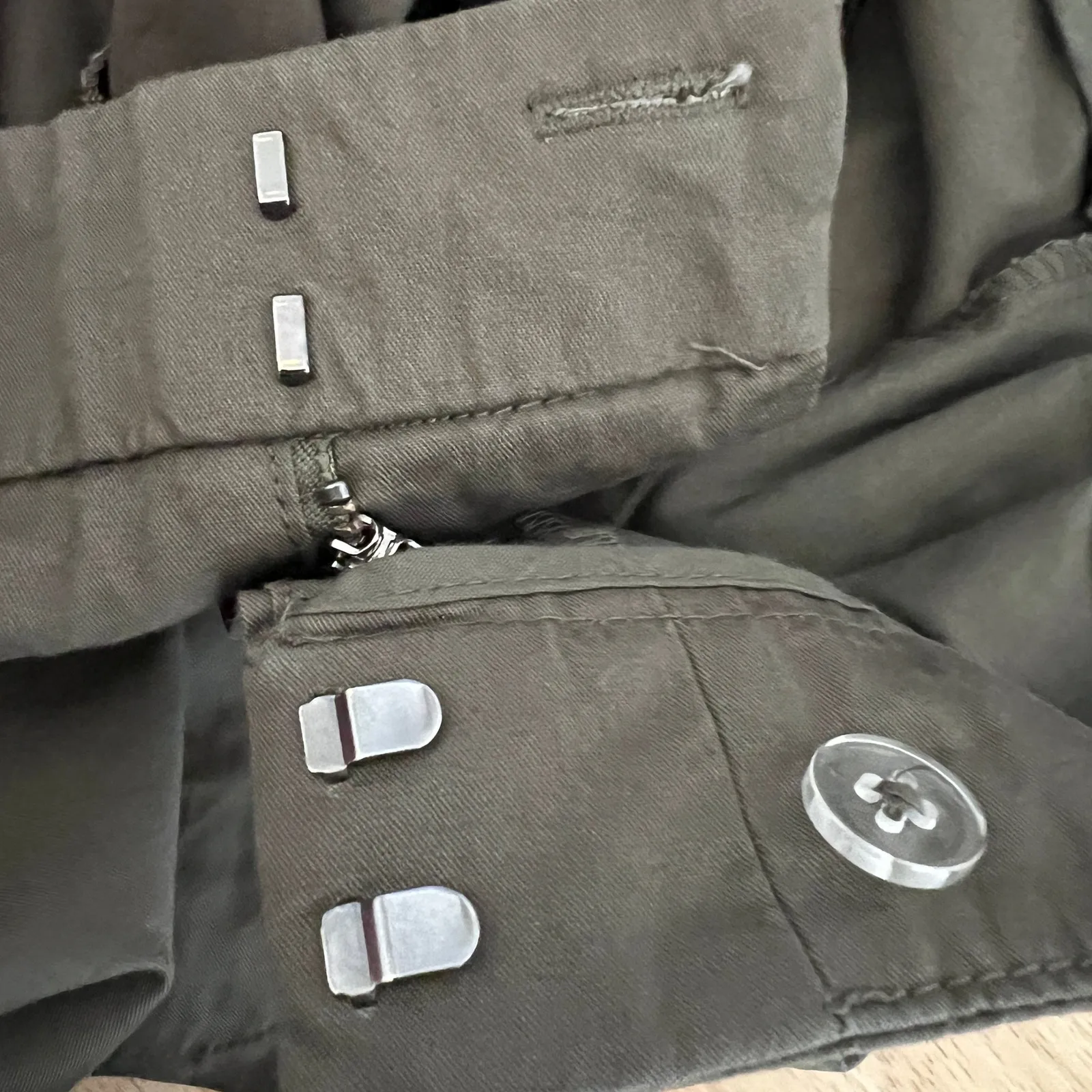 A New Day Women's Olive Green Pleat Front Straight Chino Pants - Size 16 - NWT - Image 4