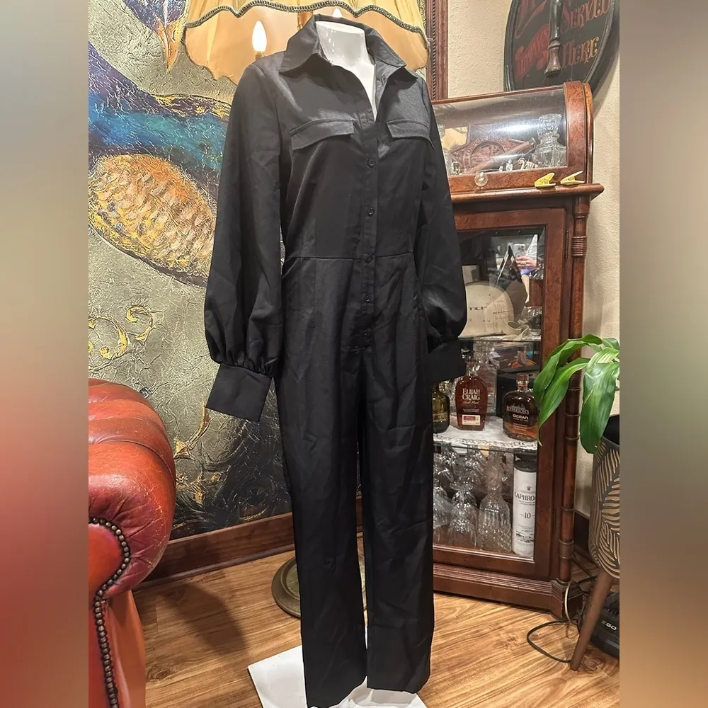 NWT PRETTY LITTLE THING ELEGANT &STYLISH BLACK FRONT LONG SLEEVE CARGO JUMPSUIT - Image 2