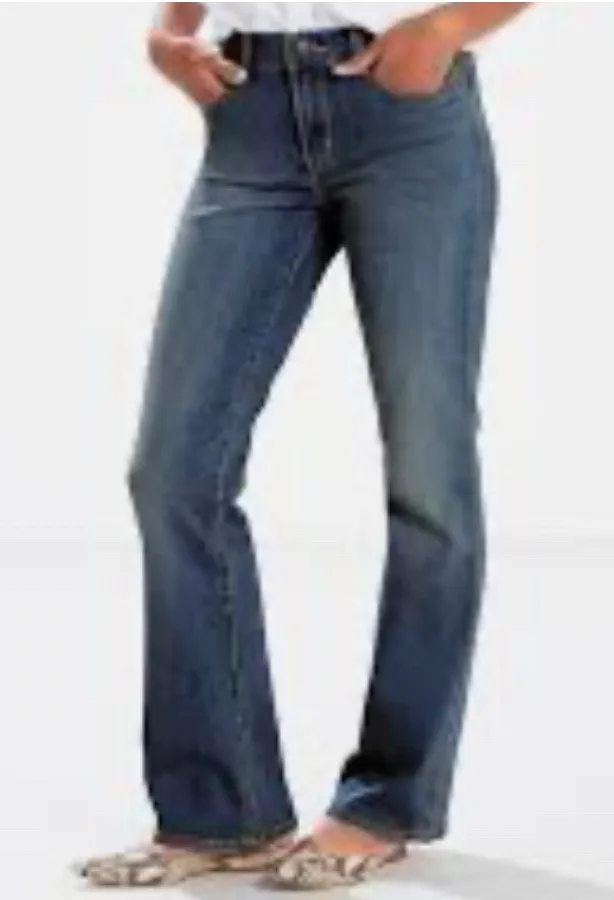 Levi's 392520002 Womens ClassicBootcut Jean Medium Wash Size 10 - Image 2