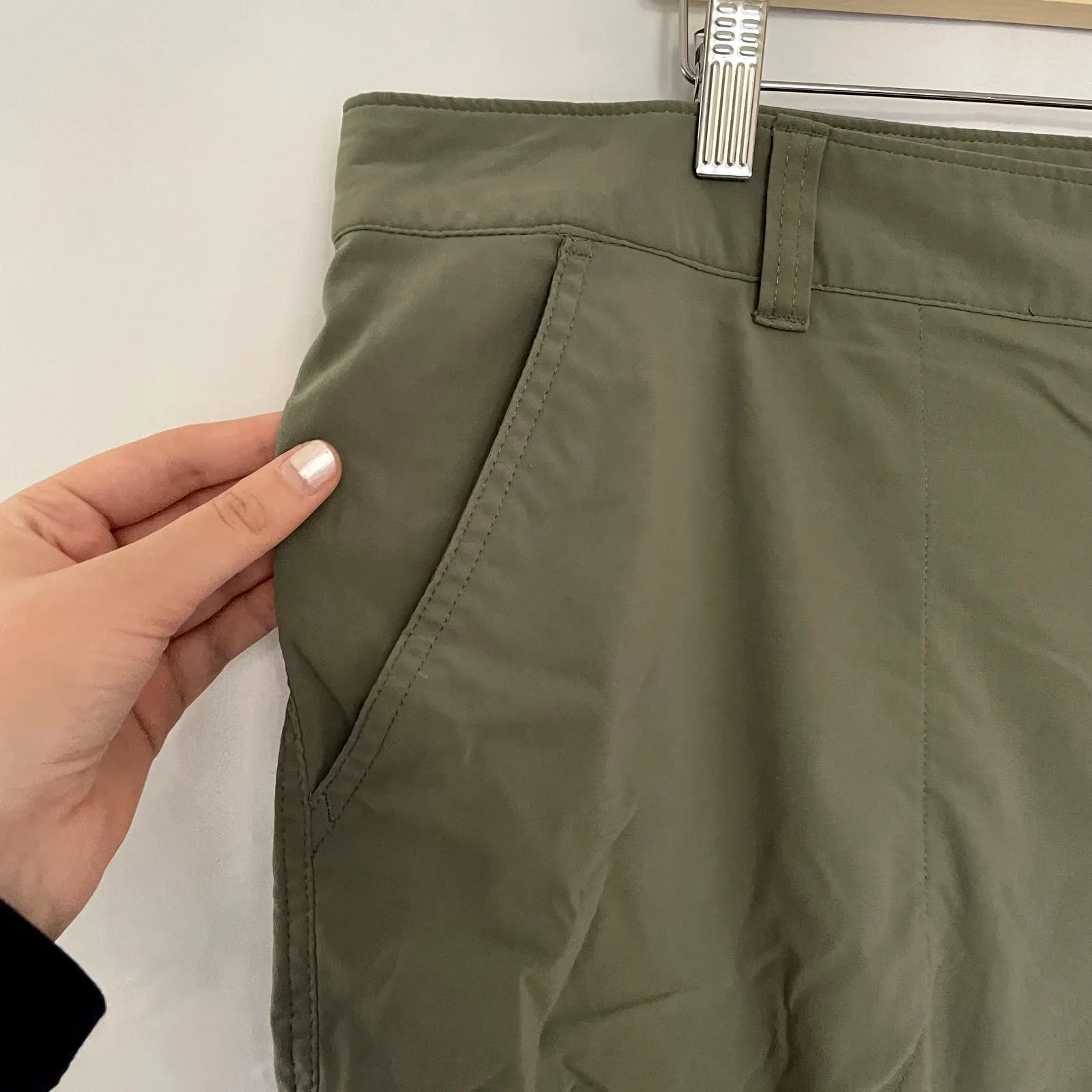 Columbia camo green cropped pants omni-shield advanced repellancy women's 20W - Image 2