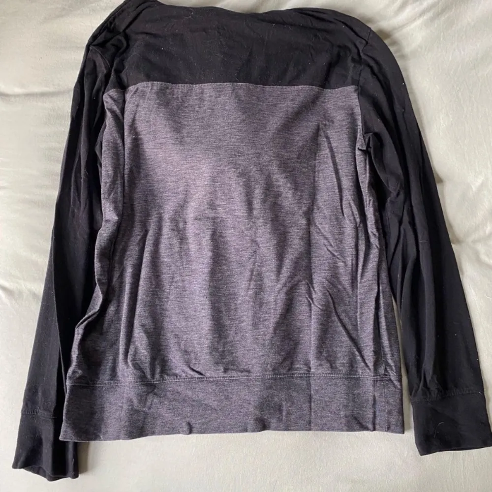 American Eagle Flex Grey/Black Hoodie - Image 5