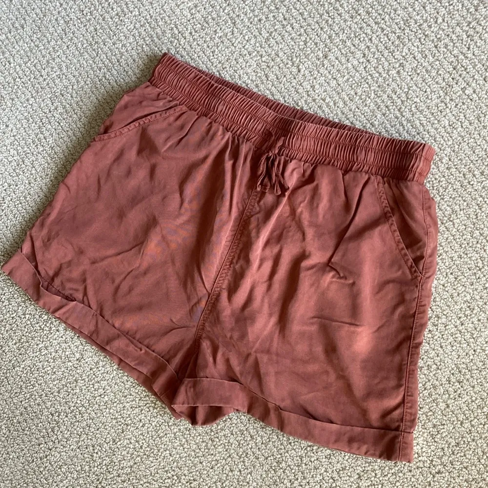 Universal Thread Paper Bag Shorts Pockets High Rise Clay Red Size Small EUC - Image 2