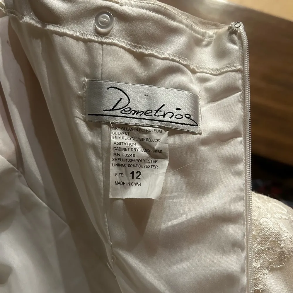 Elegant White Strapless Gown Size 12 - Image 6