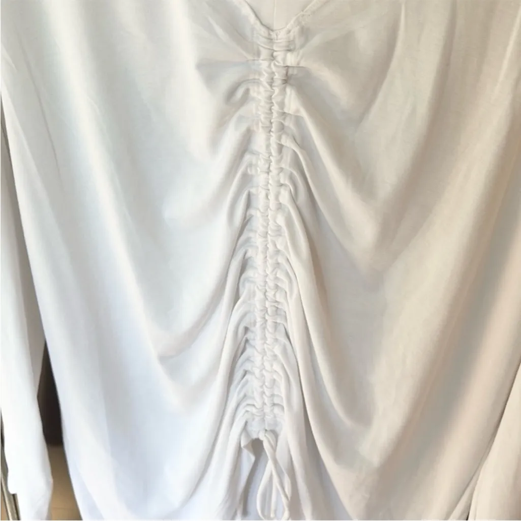 Like New Athleta Ruched Front Long Sleeve
Top White Size Large - Image 6