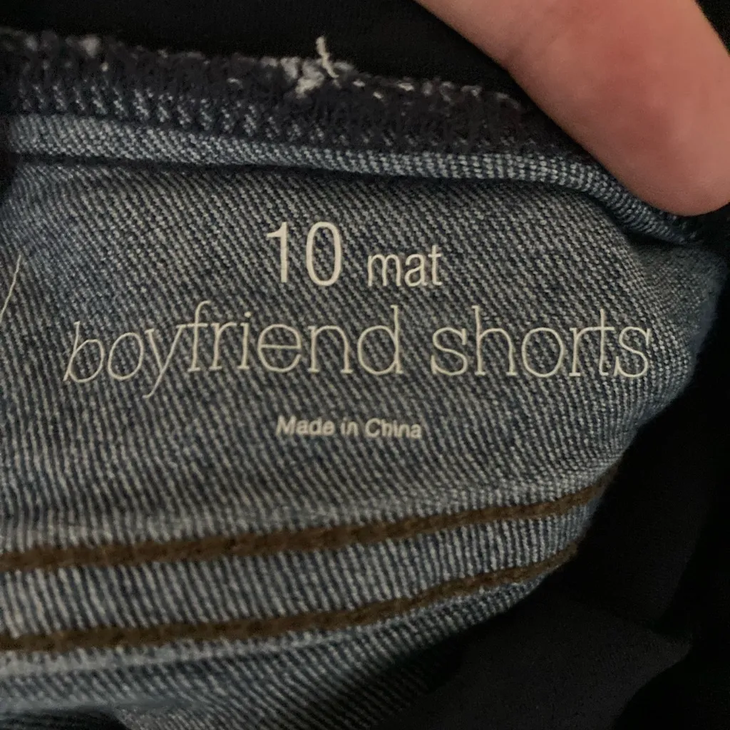 🌞a:glow Medium Wash Embroidered Floral Maternity Denim Jean Shorts #MBG Blue Size undefined - Image 2