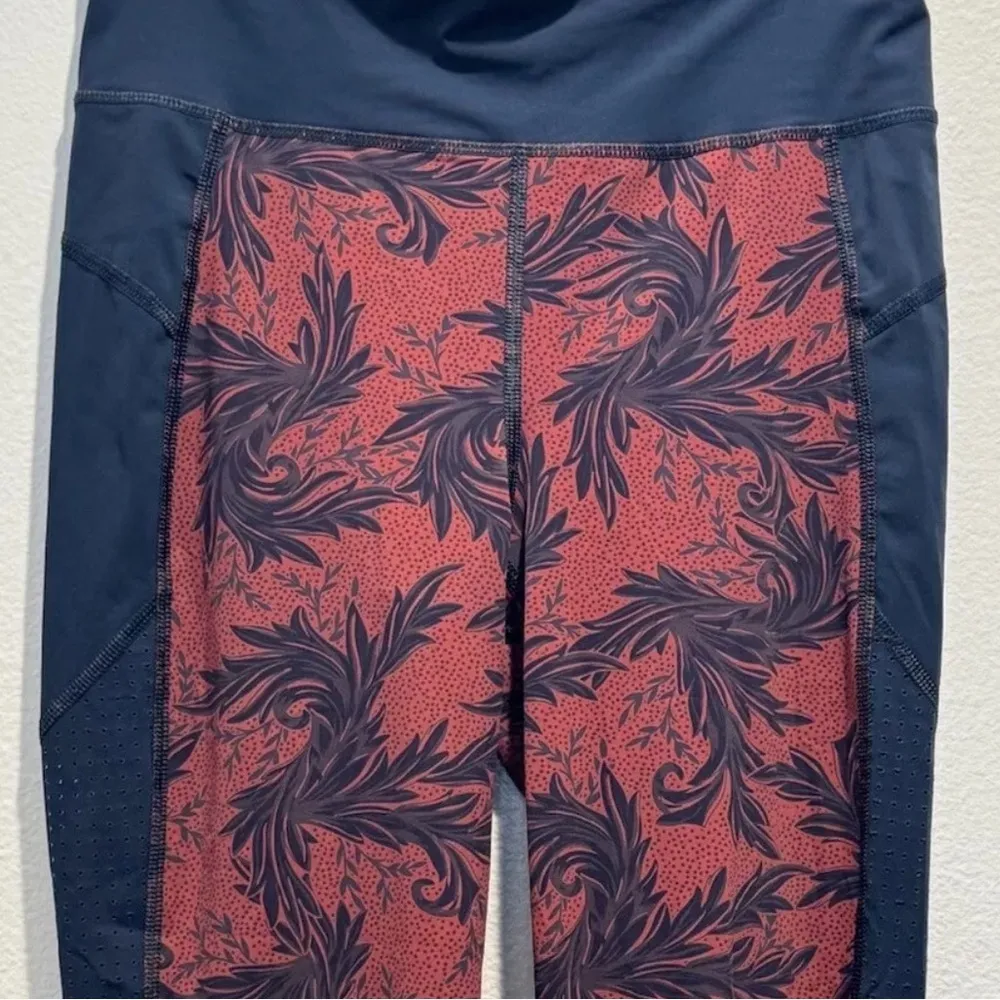 Sweaty Betty Leggings Zero Gravity Run Aubergine Pub Life Print Size XS - Image 5