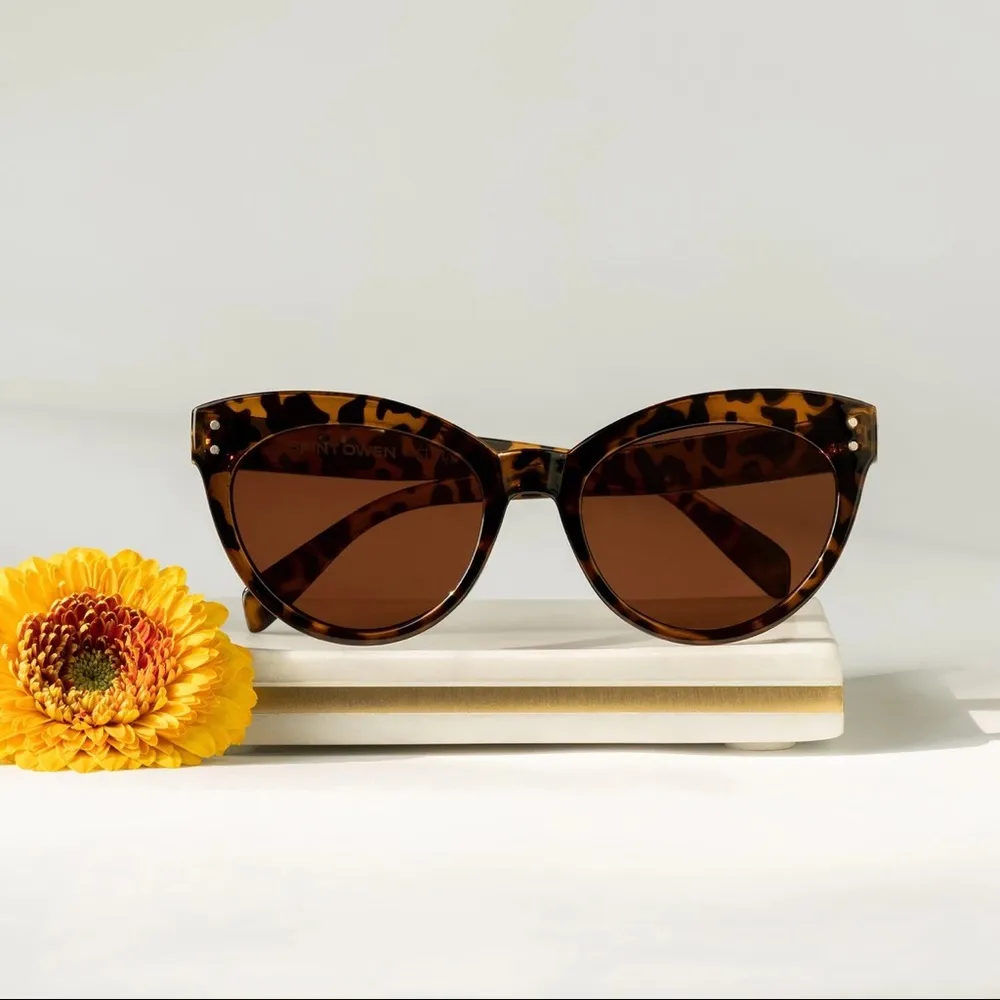 NWT Tortoise Shell Sunglasses Brown - Image 4