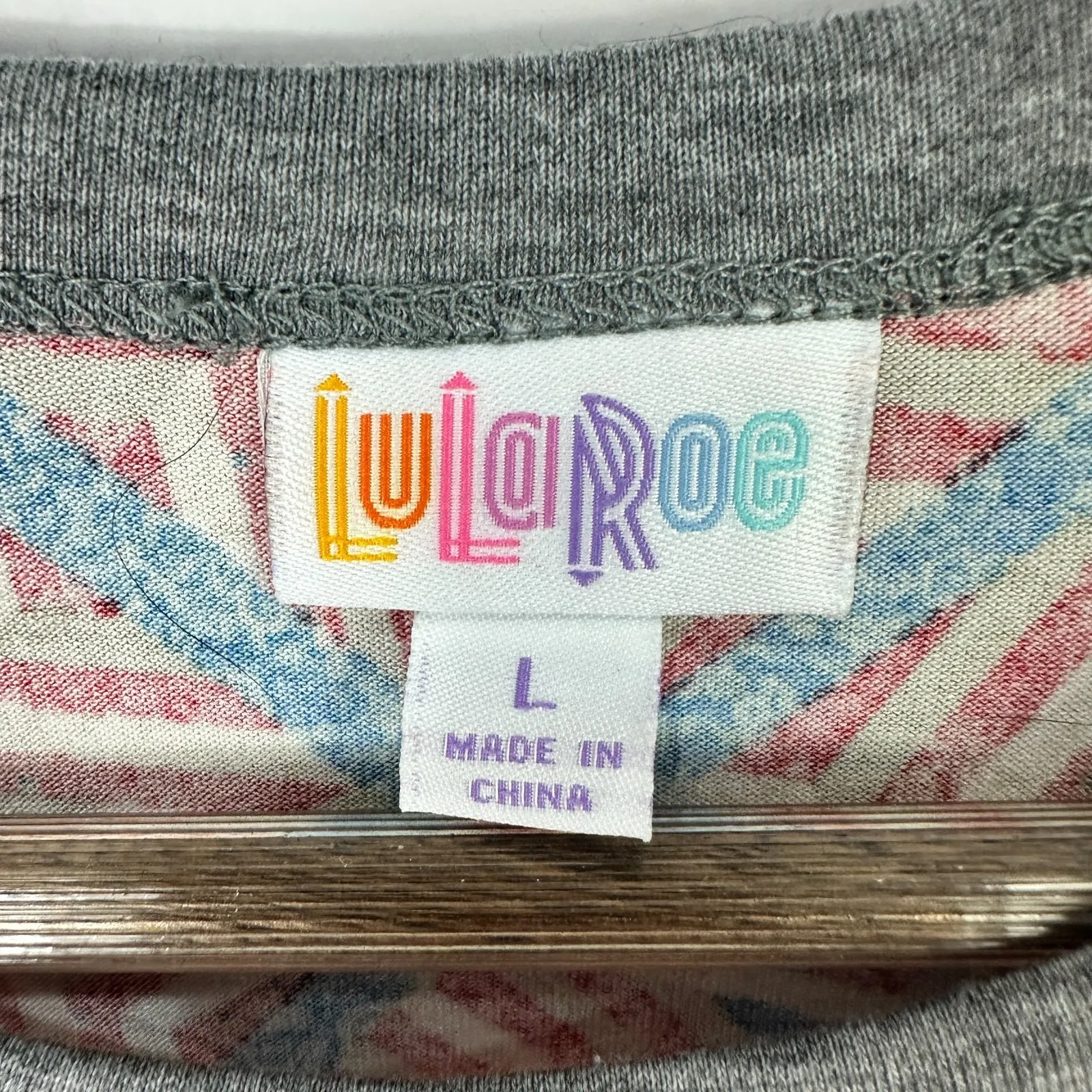 LuLaRoe Americana Raglan Tee L Gray Red White Blue Star Striped Patriotic USA - Image 2