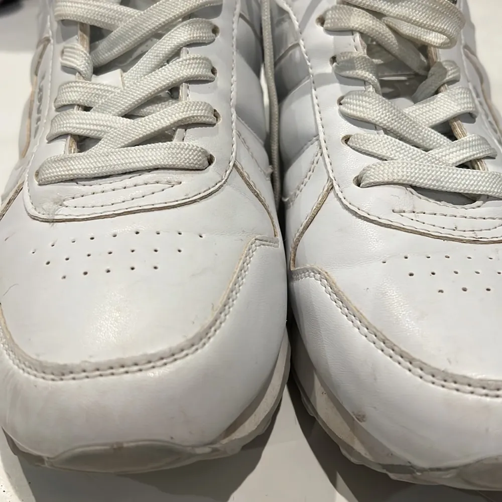 LEVI’S WHITE SNEAKERS size size 8 - Image 13