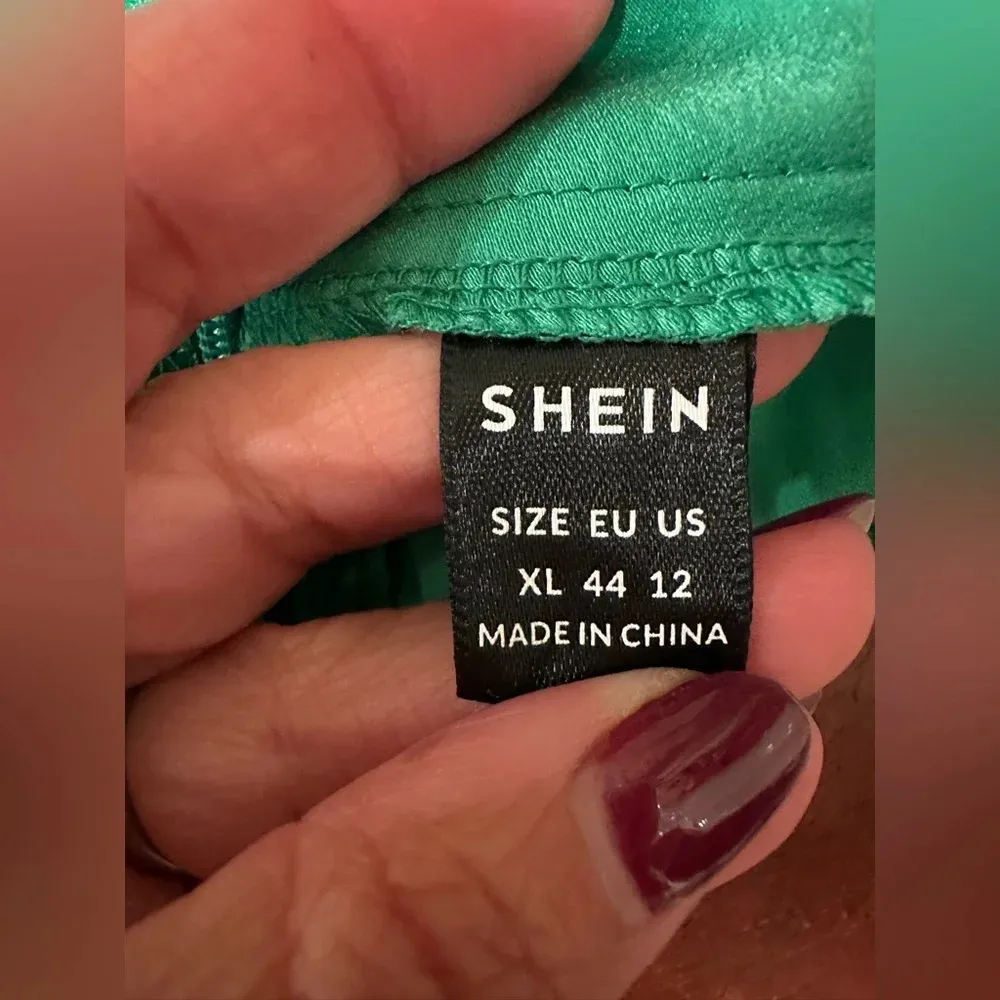 NWOT SHEIN DISCONTINUED Asymmetrical Green and White Dress with Unique Design - Image 7