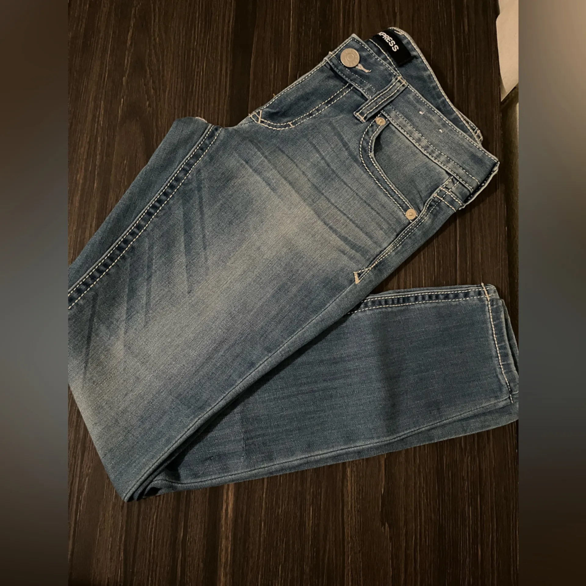 Express Blue Light Wash Denim Jeans with White Contract Stitching Size 8 EUC - Image 6