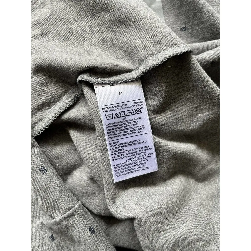 NWT Old Navy Gray Printed Soft Washed V Neck Short Sleeve T-Shirt Sz Medium - Image 5