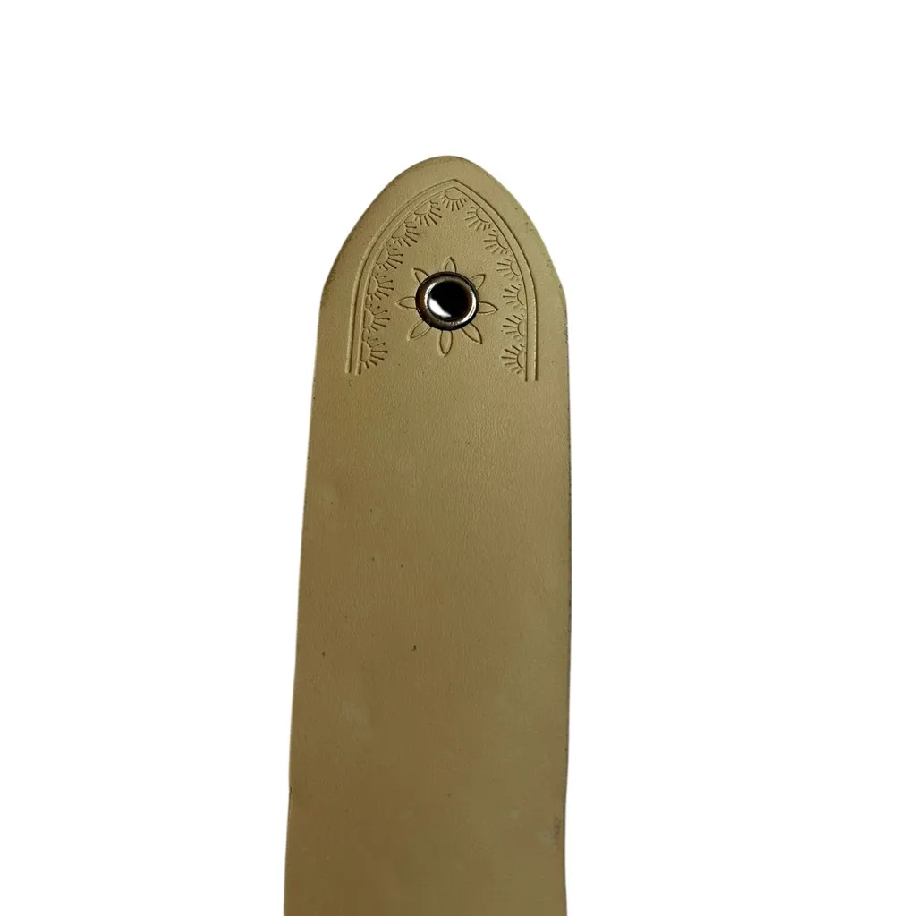 Vintage Western Floral Concho Belt – Cream Leather Look with Metal Accents XL Silver - Image 4