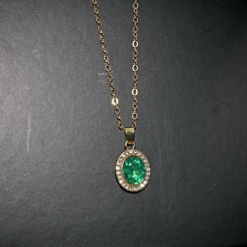 Faux Emerald Stone Necklace Green - Image 4
