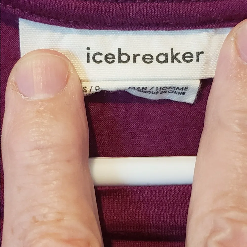 Icebreaker Men's Unisex merino woolMagenta Short Sleeve Tee fits a small Purple Size undefined - Image 3