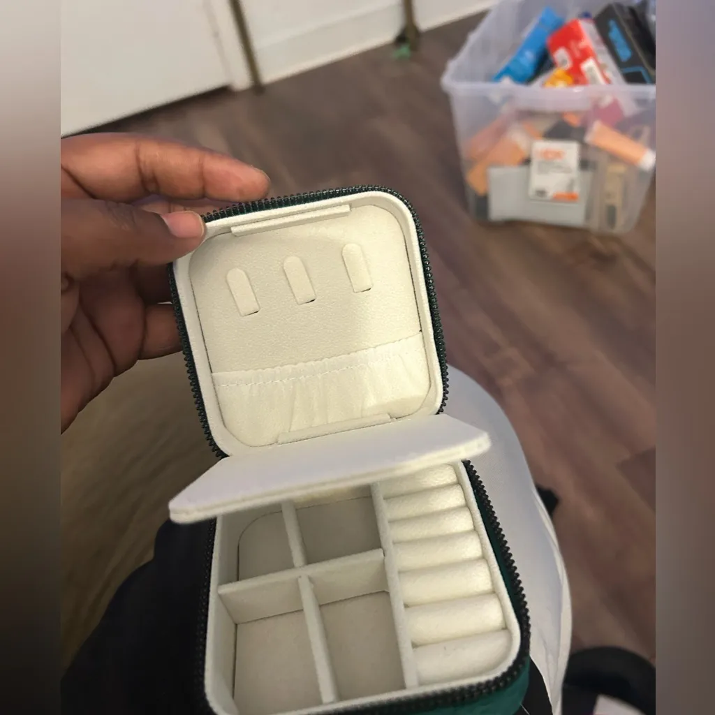 Green Travel Jewelry Organizer - Image 6