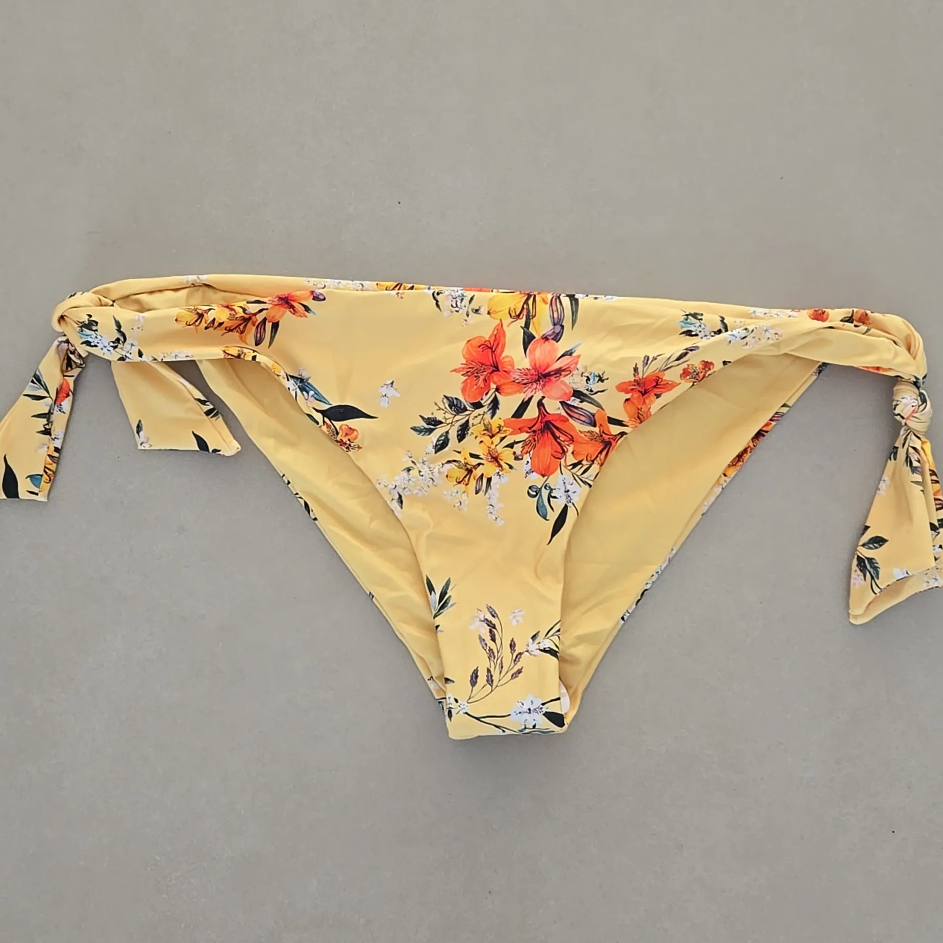 NWOT! Agua Bendita Mia Sunny Floral Yellow Bikini Bottom Size XL - Image 3