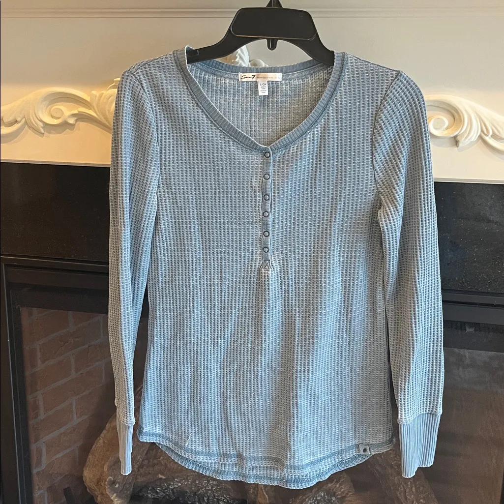 Seven7 Vintage Washed Out Blue Waffle Shirt Womens Small Henley - Image 6