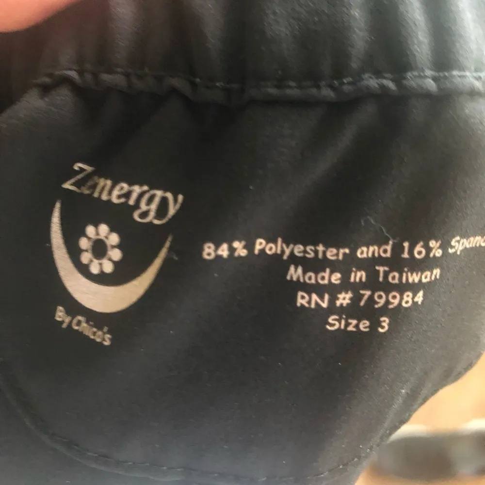 Chico’s Zenergy Crop Cargo Golf Pant Black 3/16/XL Sporty Cinched Ankle Golf - Image 5