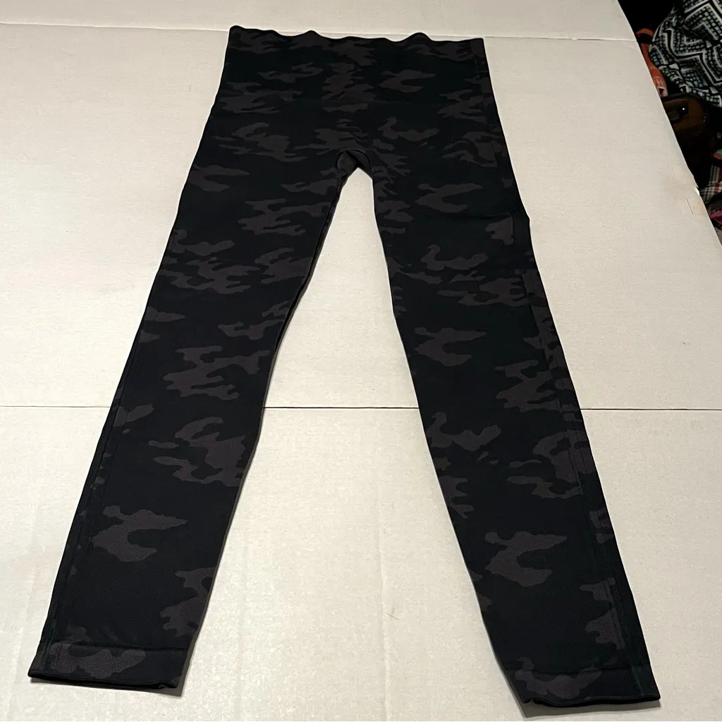 SPANX Look At Me Now Womens Size Large Green Camouflage Camo Seamless Leggings‎ - Image 6