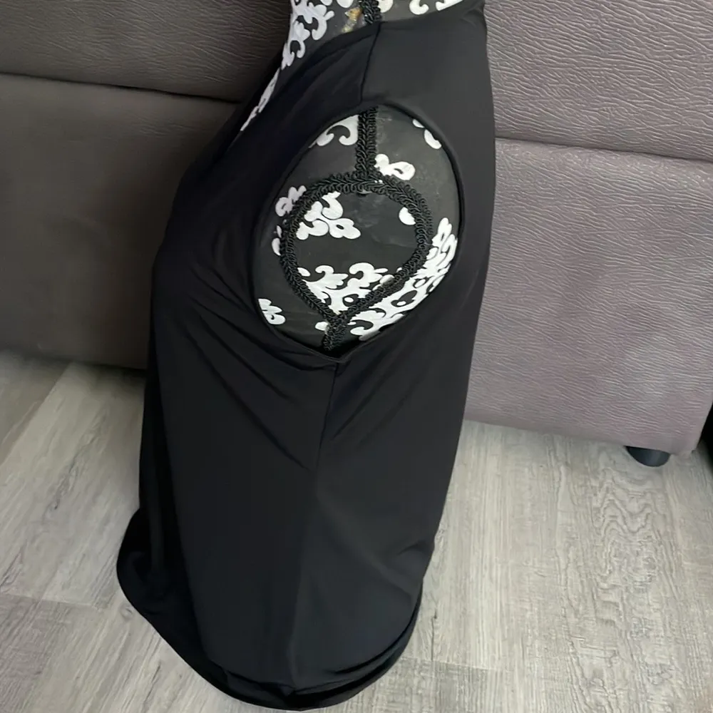 DANA BUCHMAN V-Neck Tank Blouse Size Medium - Image 3