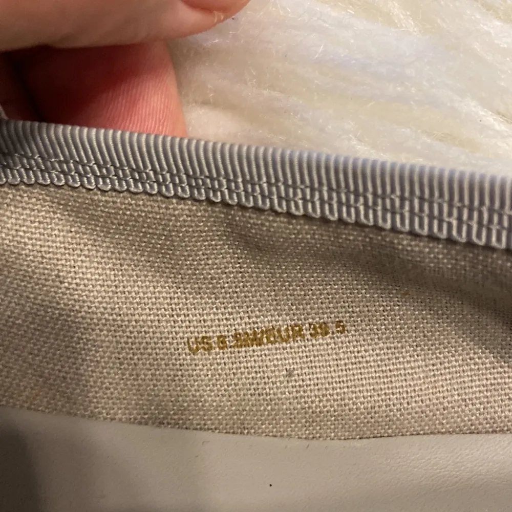 VINCE Slides size 9 very good condition there is some stain around top shoes - Image 5