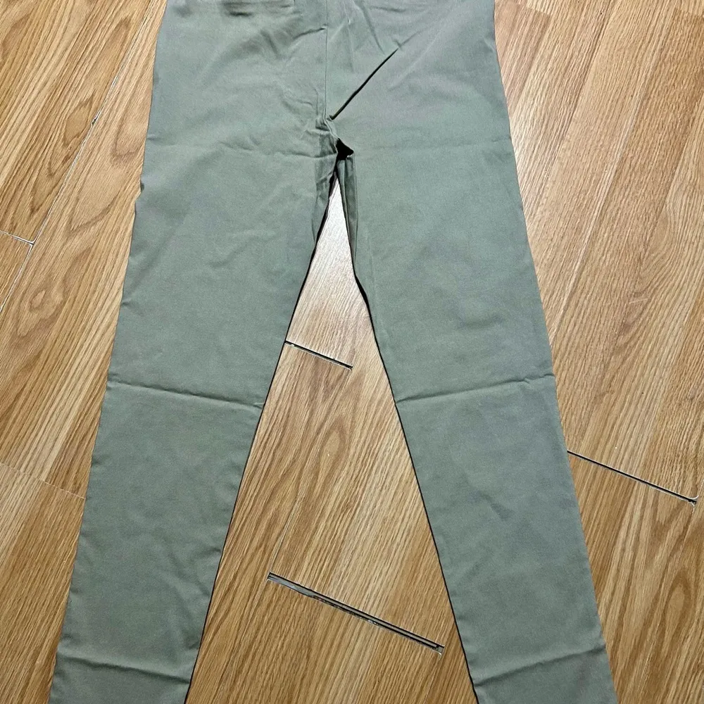 NWOT Ladies Active USA slim fit belted dress pant with stretch size Med - Image 2