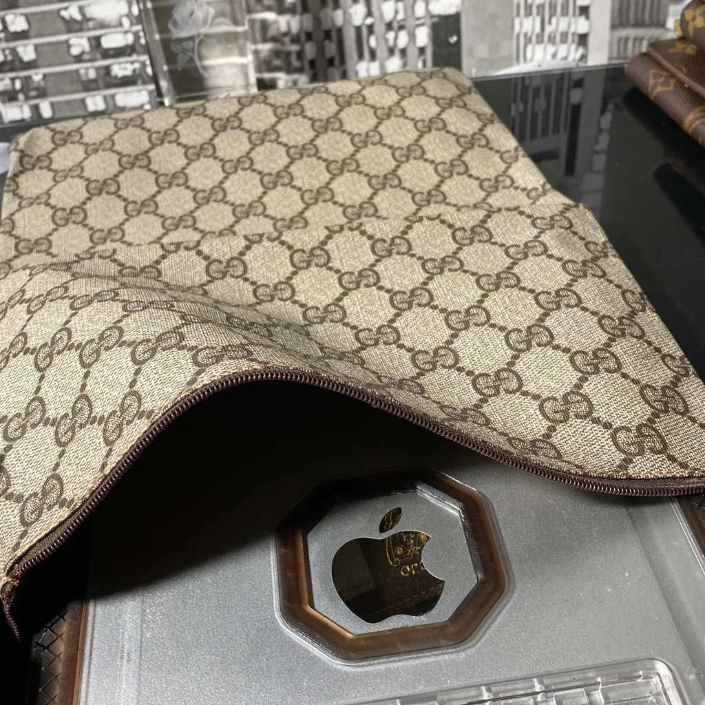Authentic Gucci GG Supreme IPad/Tablet Bag - Image 3