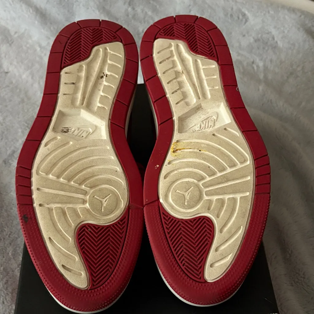 EUC Women’s Air Jordan 1 Elevate Low SE in Bred Size 9 - Image 9