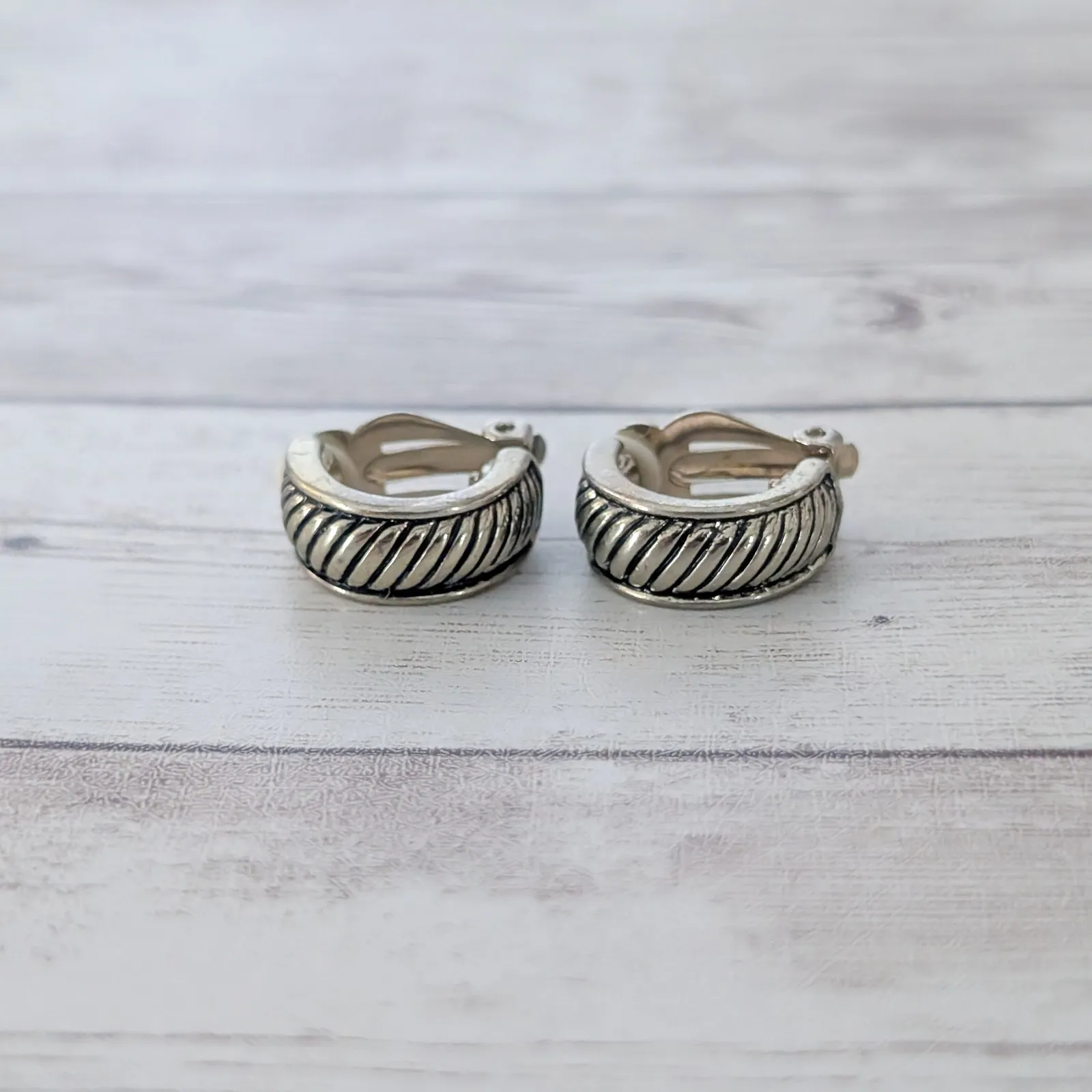 Vintage Clip On Earrings Statement Chunky Hoops Gold Tone with Lines - Image 4