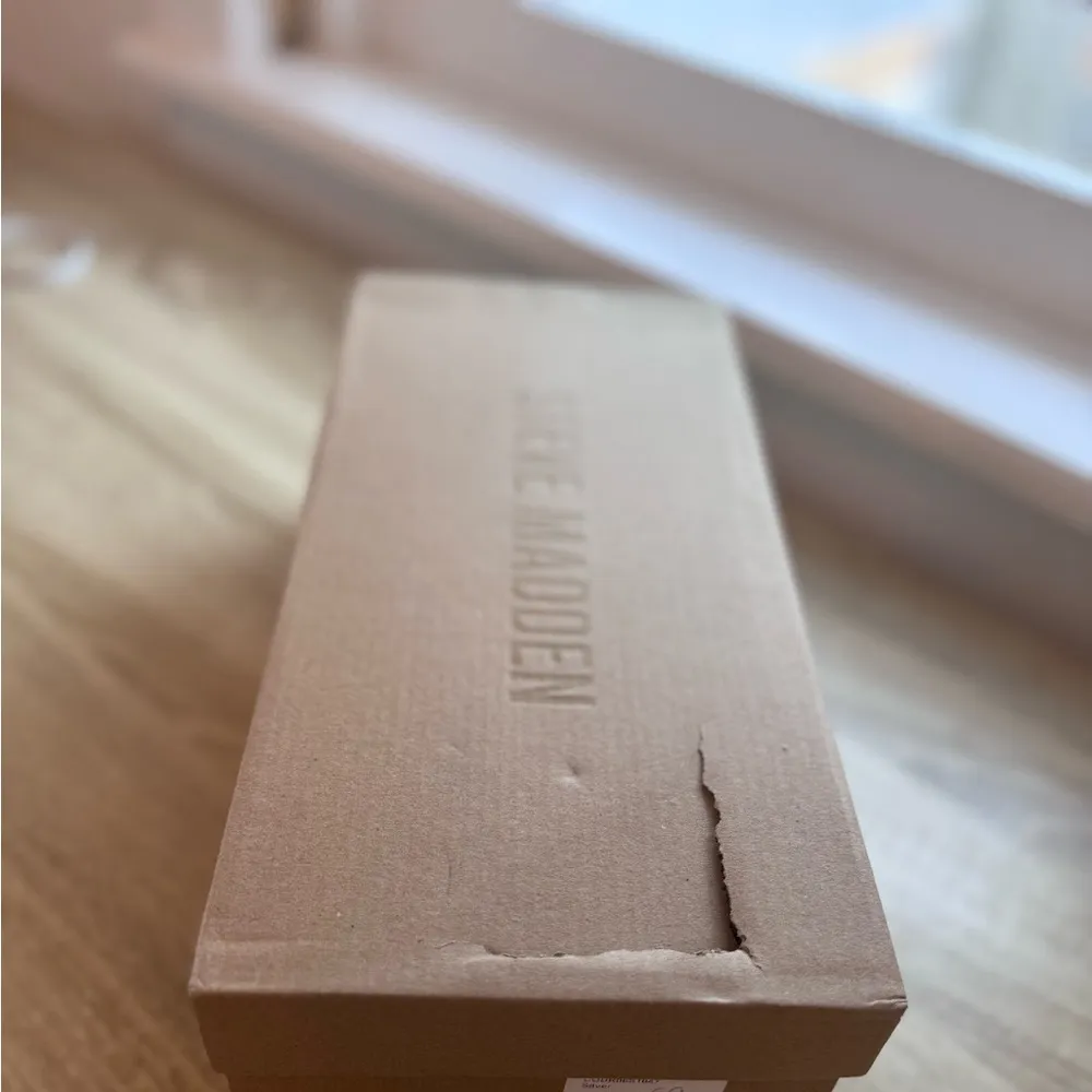 BRAND NEW IN BOX Steve Madden Courtnie Sling Back in Silver, Size 8 - Image 9