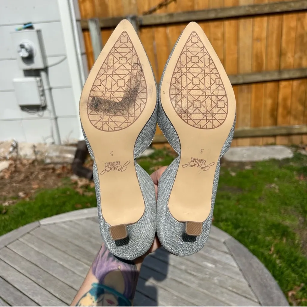 Jewel Badgley Mischka Dotty Glitter D'orsay Kitten‎ Heel size 5
Silver winter Silver - Image 10