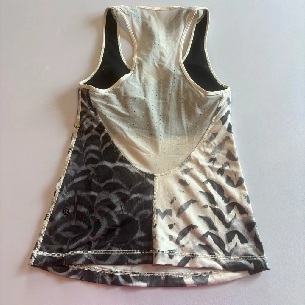 LULULEMON ATHLETICA Women’s Racerback Athletic Workout Top w/ Built In‎ Bra Sz 6 - Image 4
