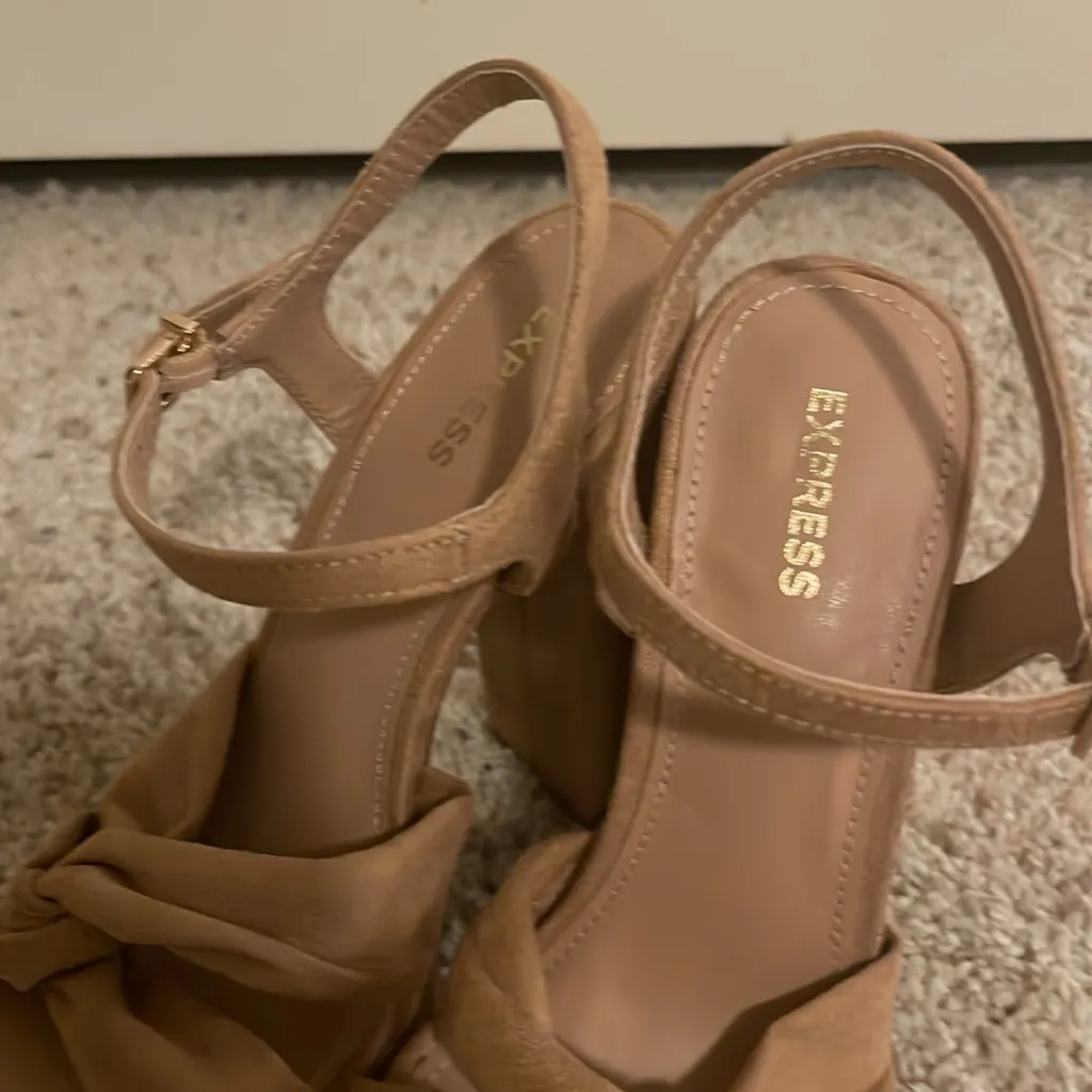 EXPRESS  tan camel platform sandals size 7 - Image 3