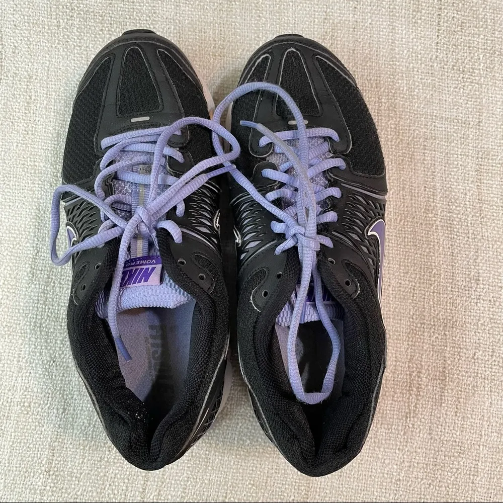 Nike Women’s Vomero Athletic Shoes - Image 10