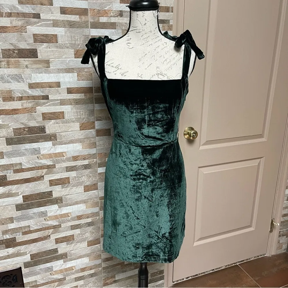 HOUSE of Harlow 1960 x REVOLVE Velvet mini dress with shoulders ties Green Sz L Size L - Image 2