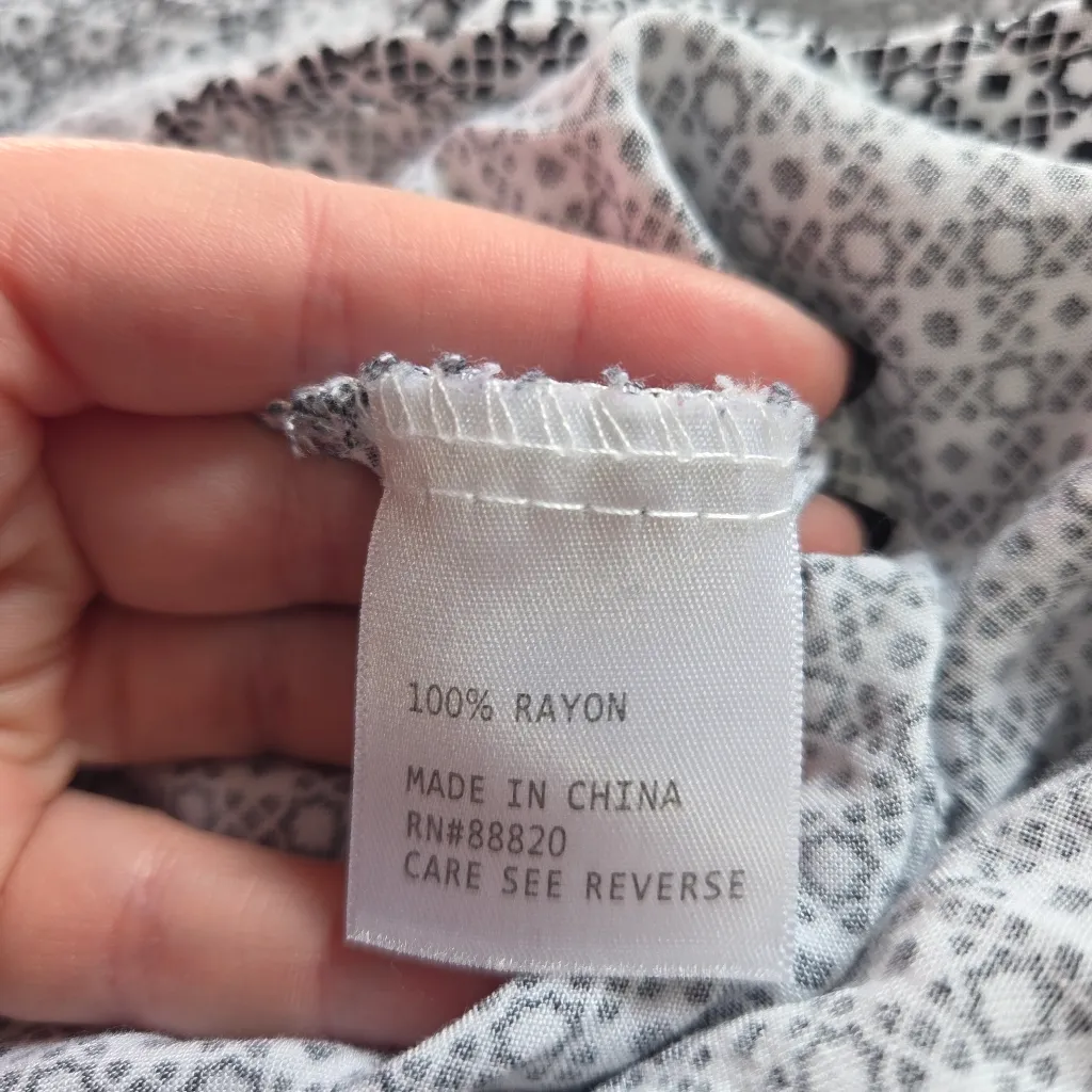 Jones New York Black and White Geometric Print Blouse - Image 8