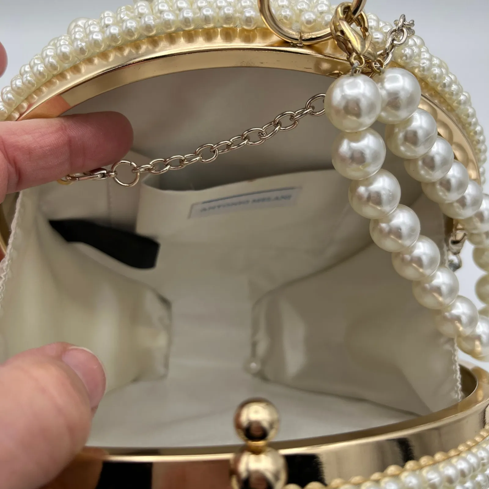 Antonio Melani Women's Round Pearl Formal Bag/Purse Hardcase Ivory. NEW - Image 3